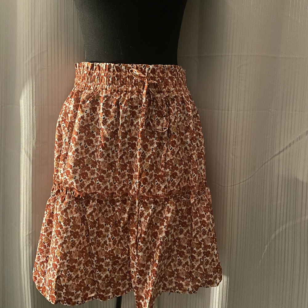 Brand new cup cheese skirt never worn still has tags
